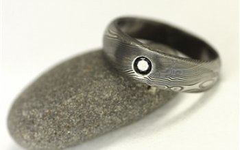 KREDUM® Hynek Kalista Kovaný prsten damasteel černý diamant 2,7 mm - velikost 49 - KS6011-49