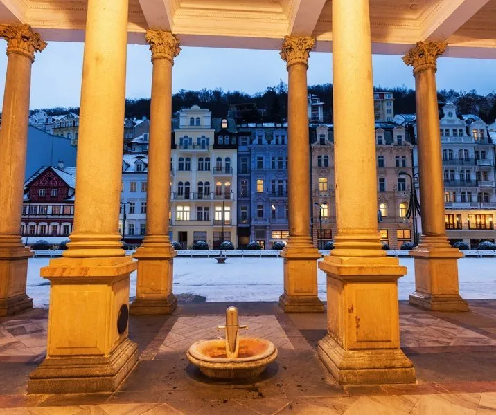 Poznávání Karlových Varů s polopenzí pro dva a hotel na kolonádě