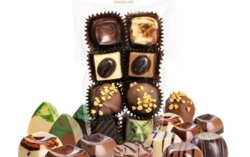 Domácí párování čokolády s čokoládovnou Janek + krabice čokolád a pralinek + lahev vína, rum a balíček kávy