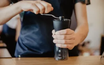 Online kurz přípravy kávy s pražírnou DOUBLESHOT + 5 druhů špičkové kávy + sada na přípravu kávy + kvalitní mlýnek