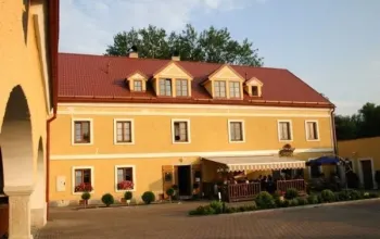 Romantický pobyt na statku Stein — dvoudenní wellness pro dva + pětichodová večeře při svíčkách