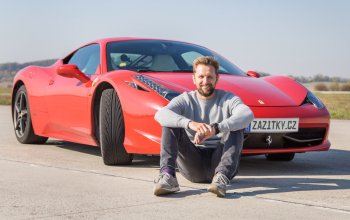 Ferrari 458 Italia vs. Ford Mustang GT350 Shelby