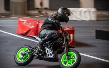 Jízda na elektrické motorce