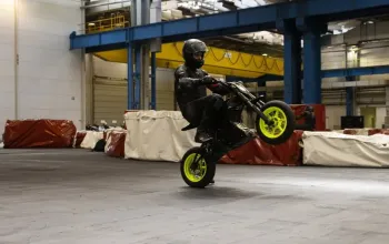 Jízda na elektrické motorce