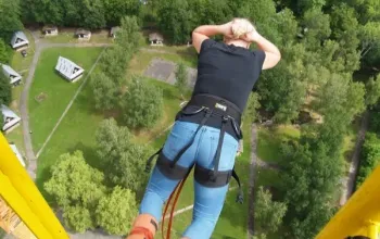 Bungee jumping z jeřábu ve dvou