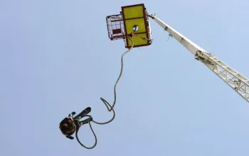 Bungee jumping z jeřábu – dárek a zážitek
