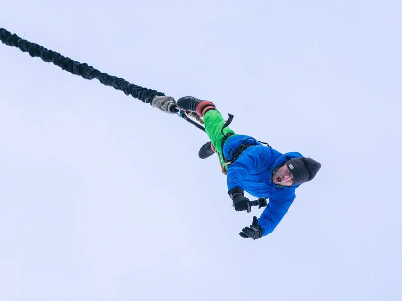 Bungee jumping z věže ve dvou