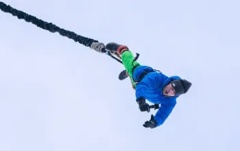 Bungee jumping z věže