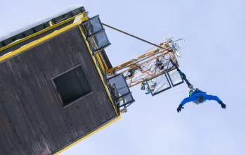 Bungee jumping z věže