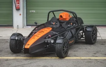 Jízda v Ariel Atom na okruhu