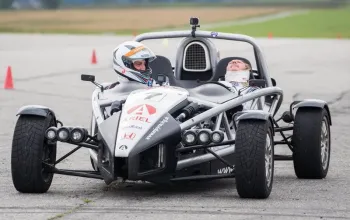 Jízda v Ariel Atom na okruhu