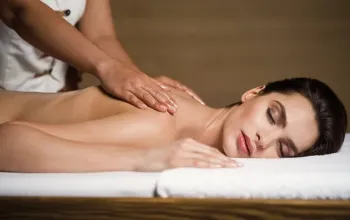 Poporodní relaxační masáž Poporodní relaxační masáž – dárek a zážitek