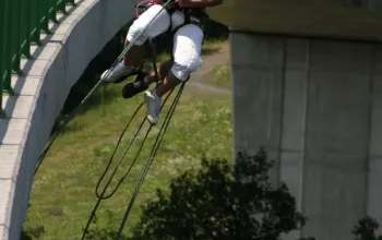 Bungee skok do houpačky ve dvou