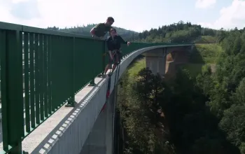 Bungee skok do houpačky ve dvou