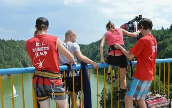 Bungee jumping z mostu ve dvou