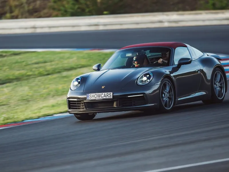 Jízda v Porsche 911 Carrera na polygonu