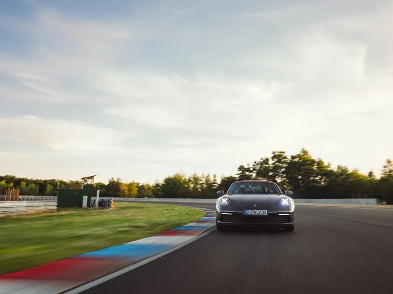 Jízda v Porsche 911 Carrera na polygonu
