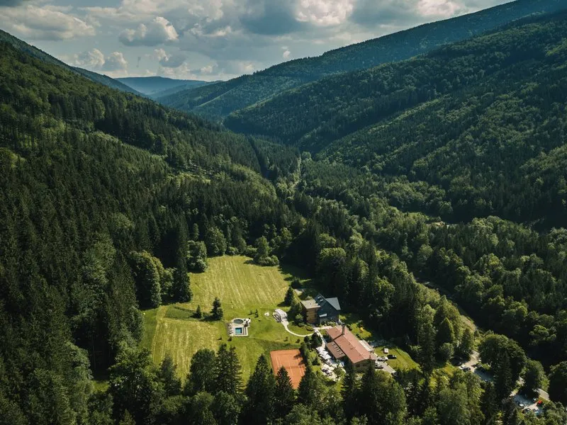 Romantika s privátním wellness a 4chodovou degustační večeří v Beskydech