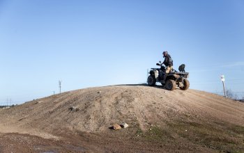 Jízda na čtyřkolce ATV na specializované trati (i pro děti)