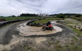 Jízda na čtyřkolce ATV na specializované trati (i pro děti)