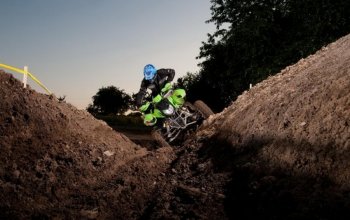 Jízda na čtyřkolce ATV na specializované trati (i pro děti)