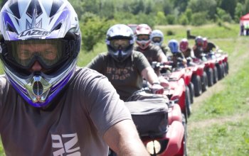 Jízda na čtyřkolce ATV na specializované trati (i pro děti)