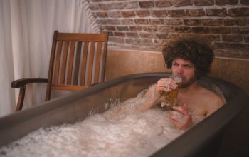 Relaxační pivní koupel pro milovníky piva