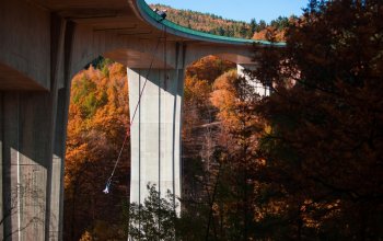 Bungee jumping z nejvyššího mostu ČR