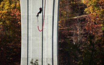 Bungee jumping z nejvyššího mostu ČR