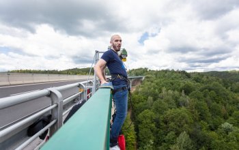 Bungee jumping z nejvyššího mostu ČR