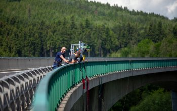 Bungee jumping z nejvyššího mostu ČR