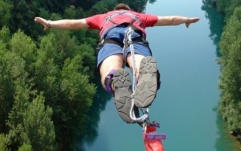 Bungee jumping z nejvyššího mostu ČR