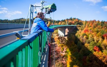 Bungee jumping z nejvyššího mostu ČR