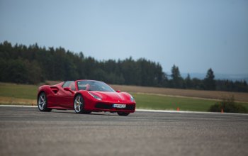 Jízda ve Ferrari 488 Spider na okruhu