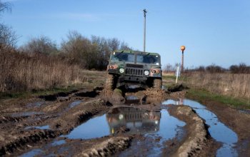 Řízení legendárního vozu Humvee