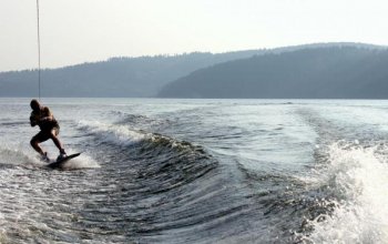 Wakesurfing