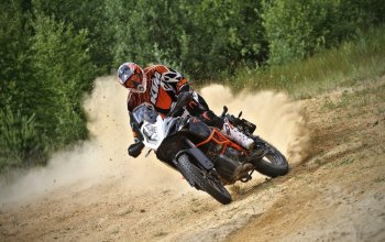 Motorky na enduro trati
