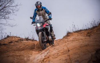 Motorky na enduro trati
