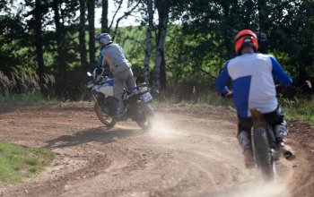 Motorky na enduro trati