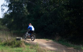 Motorky na enduro trati