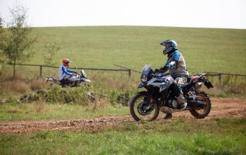 Motorky na enduro trati