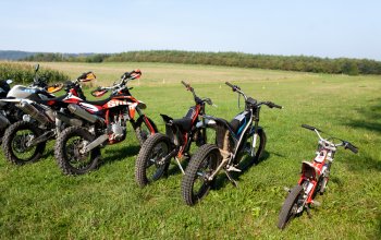 Motorky na enduro trati