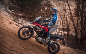 Motorky na enduro trati