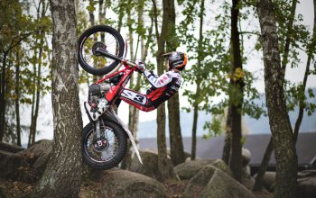 Motorky na trialové trati