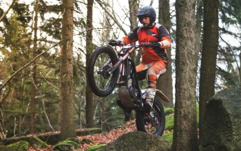 Motorky na trialové trati
