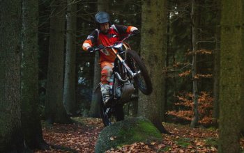 Motorky na trialové trati