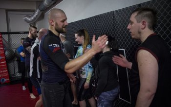 Trénink brazilského Jiu jitsu se zkušeným zápasníkem