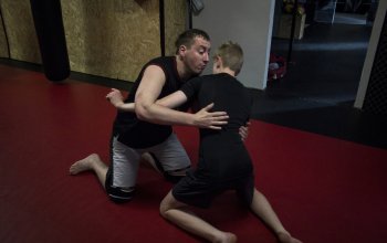 Trénink brazilského Jiu jitsu se zkušeným zápasníkem