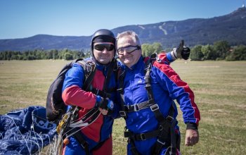 Tandemový seskok padákem