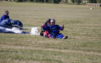 Tandemový seskok padákem
